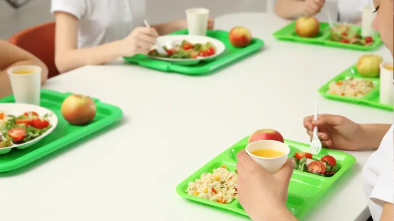 How Dining Hall Makeovers Are Actually Changing What Students Eat