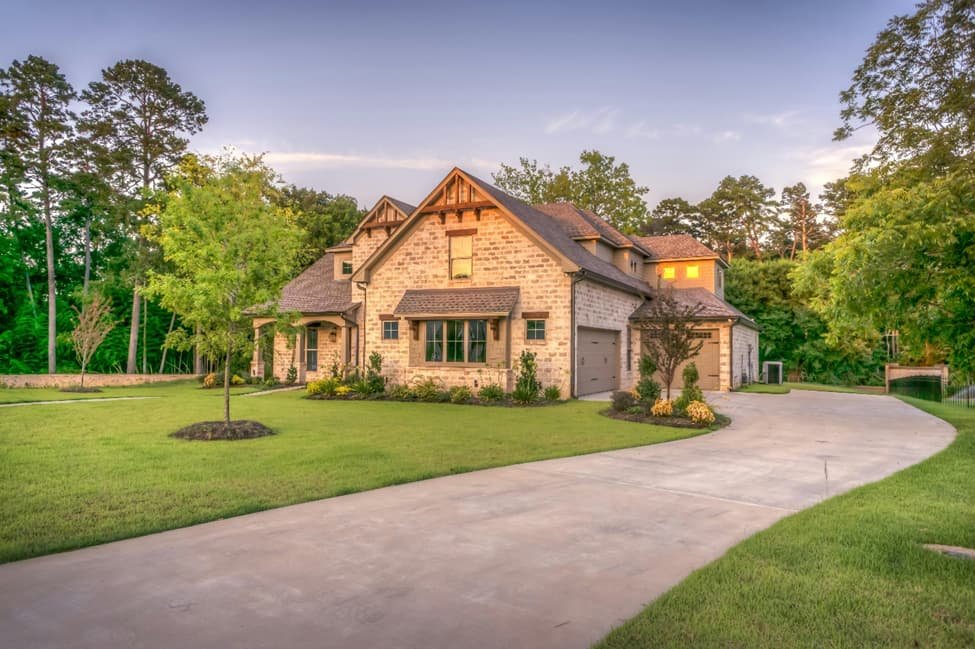 How Home Exterior Improvements Influence Real Estate Listings