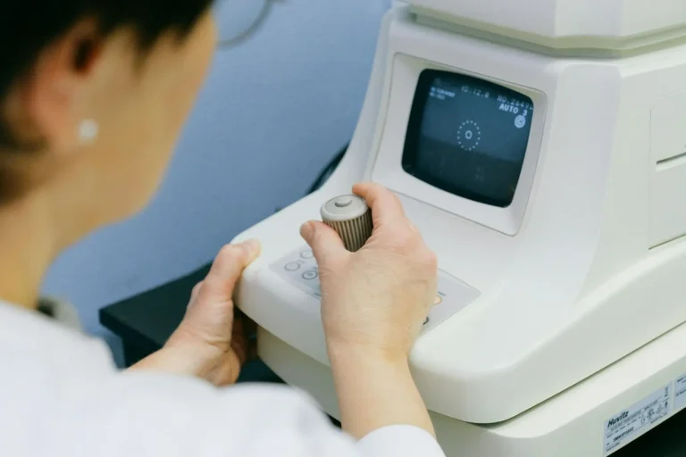 How OrthoK in Woodland Hills Helps Control Nearsightedness