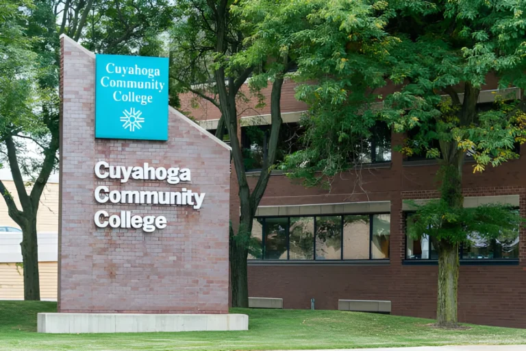 How Community-based Colleges in Inver Grove Heights Impact Cost-Conscious Learners