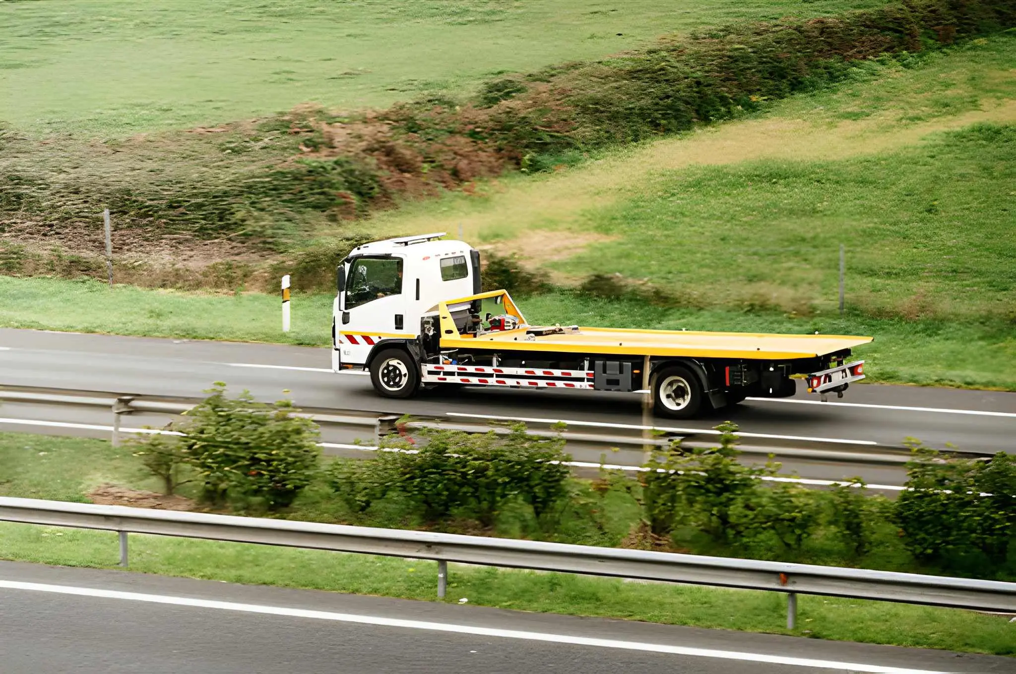 Expert Roadside Assistance On Tough Highways That Keeps Commercial Vehicles Working