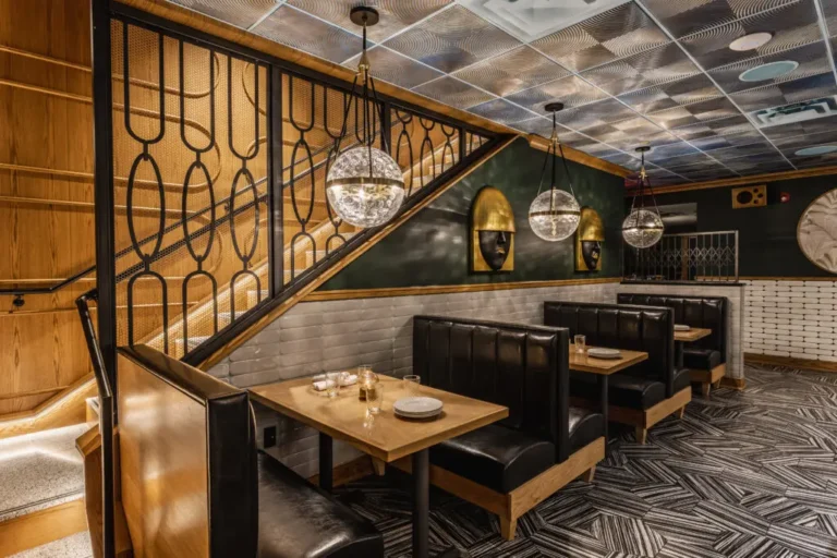 HIGH-END RESTAURANTS BOOTH