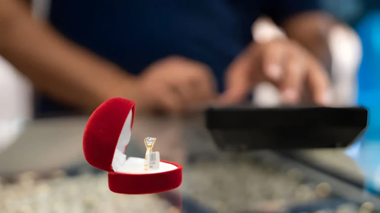 Why Do Smart Engagement Ring Shoppers Start With Rare Carat