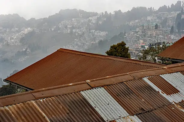 Why Do Metal Roofs Rust in West Bradenton but Not in Lakewood Ranch?