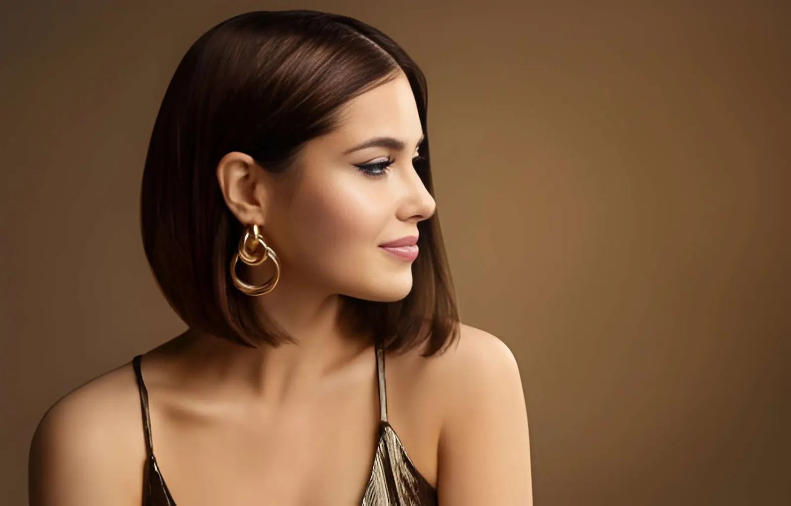 How Can You Transform a Simple Outfit With The Right Gold Hoop Earrings